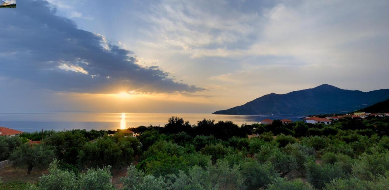 Byzantinon Hotel Leonídion Екстериор снимка