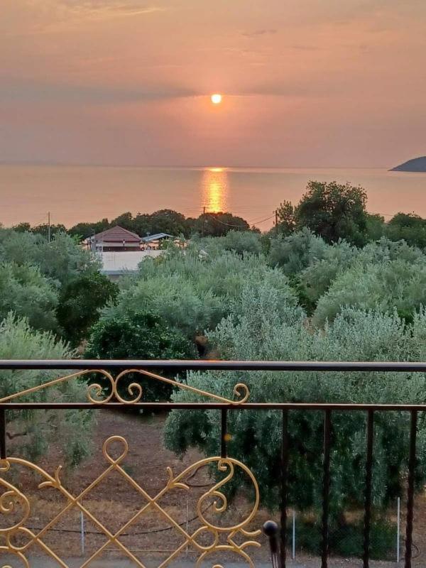 Byzantinon Hotel Leonídion Екстериор снимка